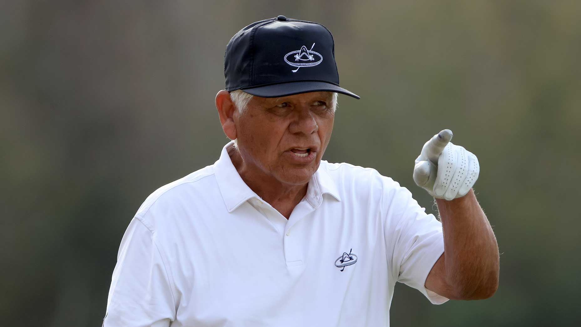lee-trevino-pointing
