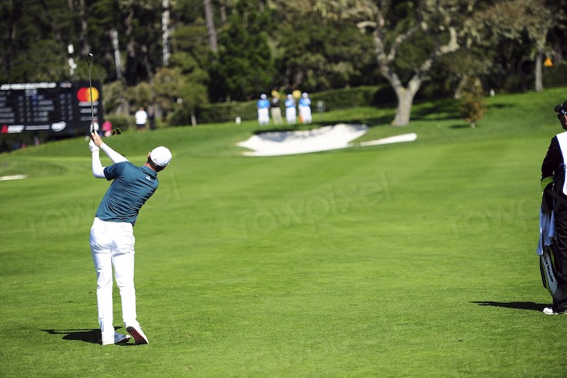 golfer-swinging