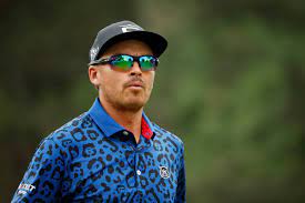 rickie-fowler-walking