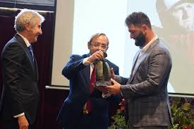 rahm-awarded-at-ceremony