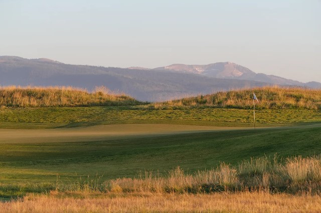Unforgettable Golfing Adventures: Top Residential Golf Courses in the U.S.