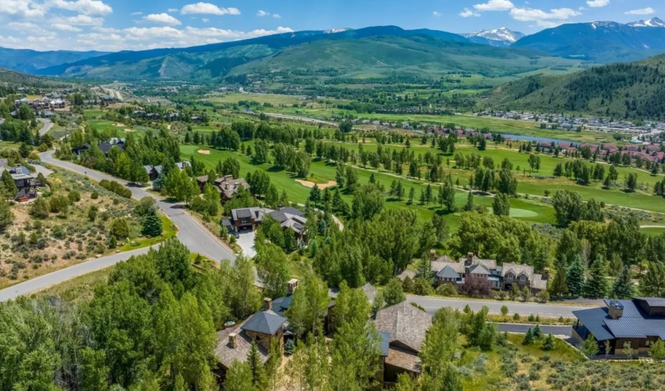 Golf and Ski in Paradise at a Stunning Colorado Home