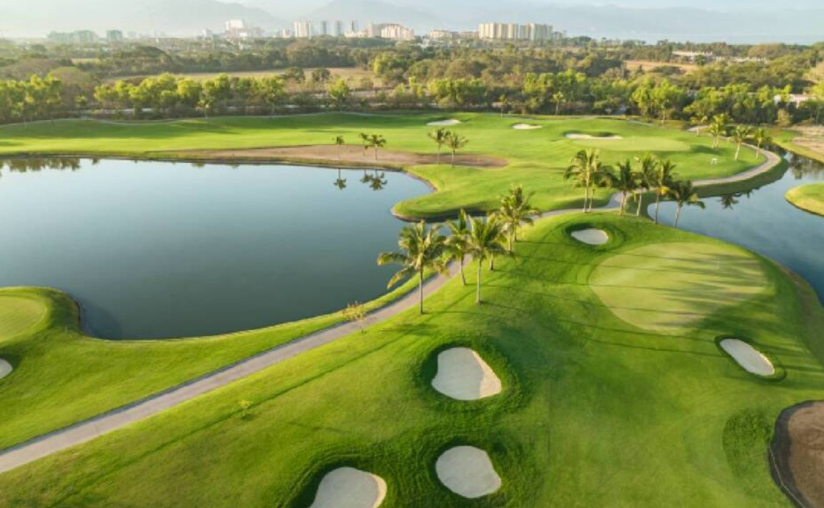 Mastering the Mexico Open: Playing Style and Course Similarities