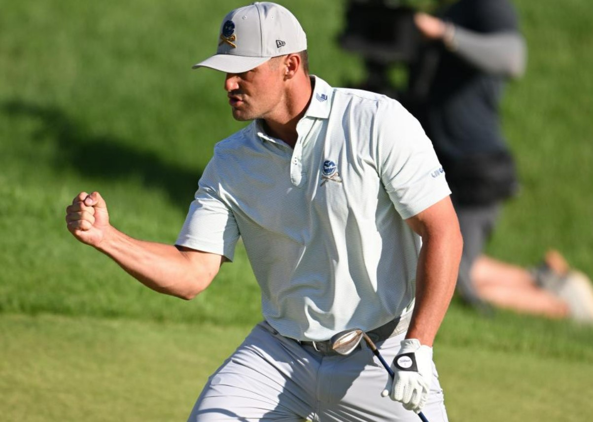 The title chosen for this article is “Bryson DeChambeau’s Heartwarming Gesture at the 2024 PGA Championship.”