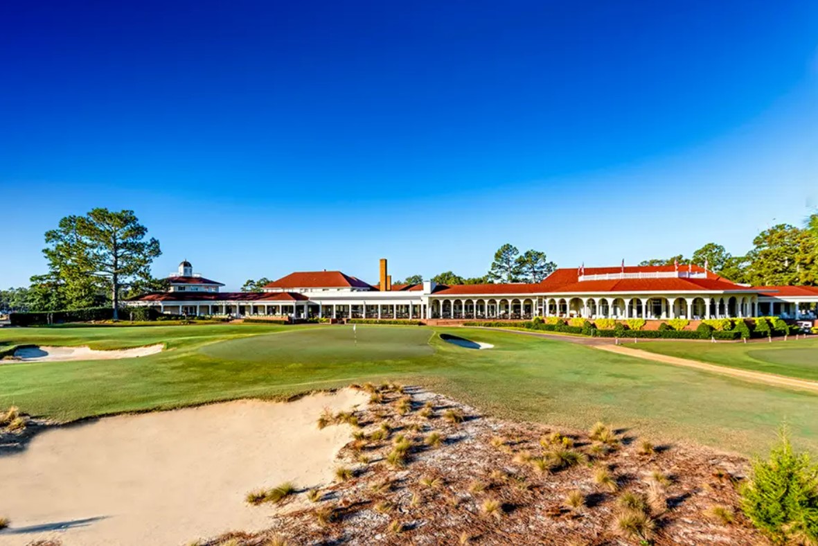 Explore Pinehurst No. 2’s brutal U.S. Open layout, analyzing player strategies, weather impact, and scoring dynamics at golf’s toughest test.