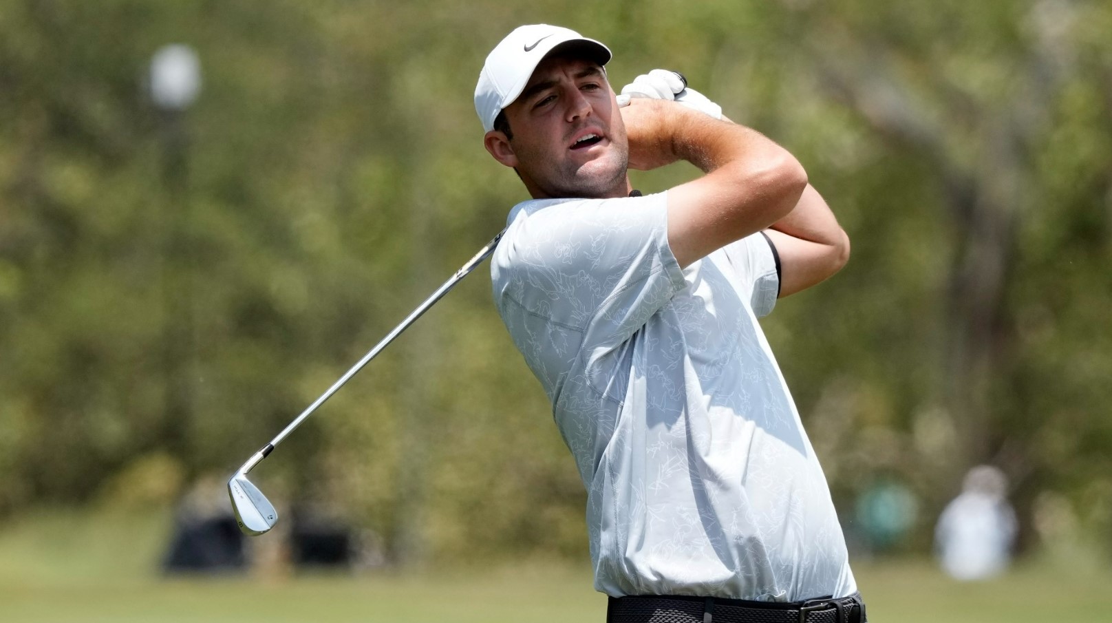 Explore the intense mental and strategic challenges faced by professional golfers like Scottie Scheffler at the U.S. Open, from putting woes to green reading skills.