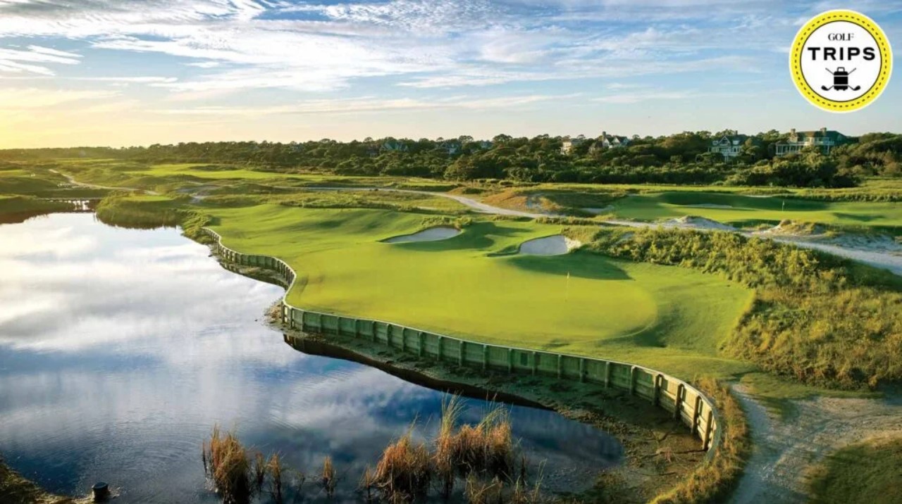 Discover top golf resorts in the Carolinas including Pinehurst No. 2 and Kiawah Island, ideal for amateurs and pros alike